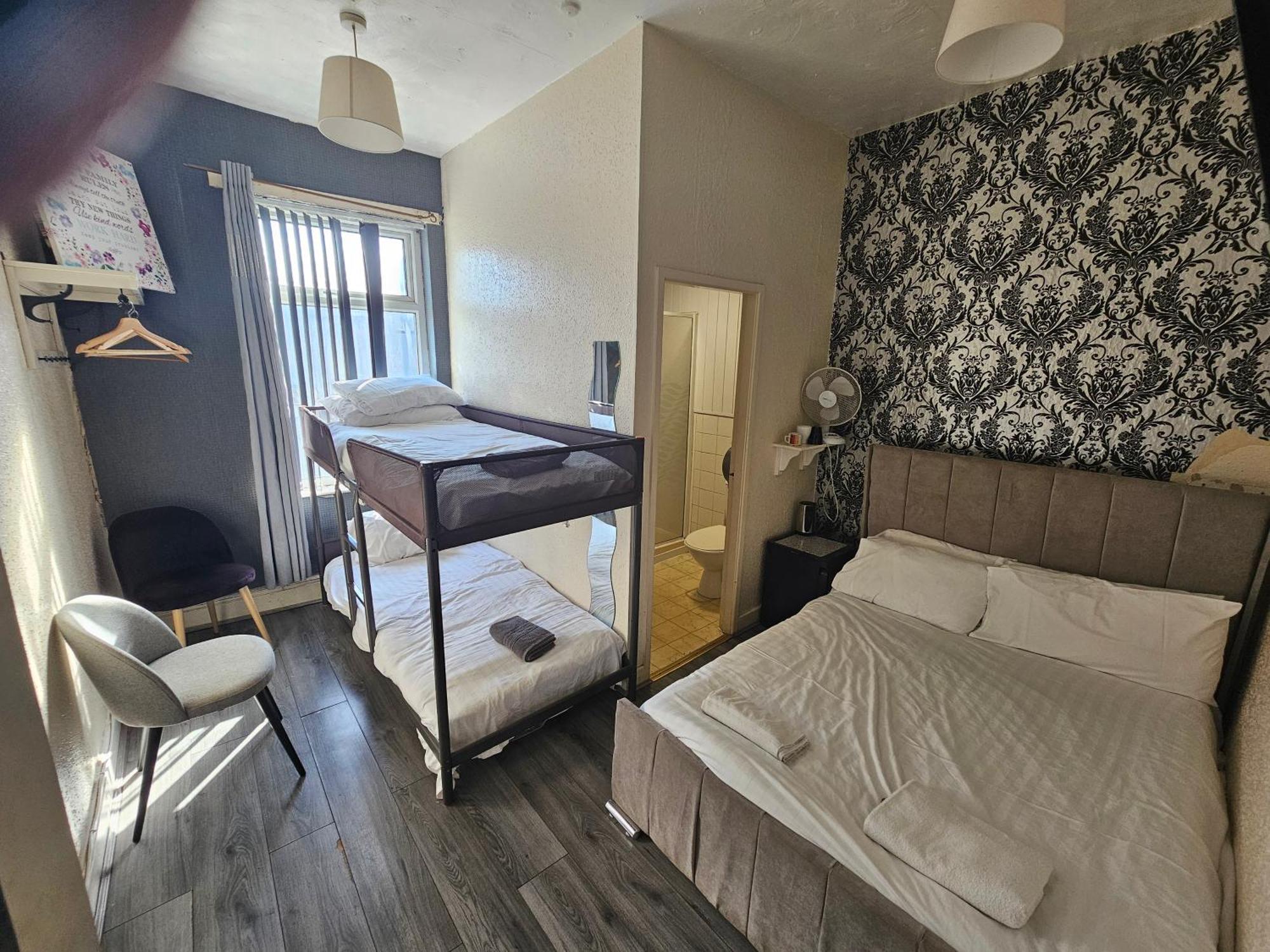 Tamarind Cove & Barrons Hotel Blackpool Exteriör bild
